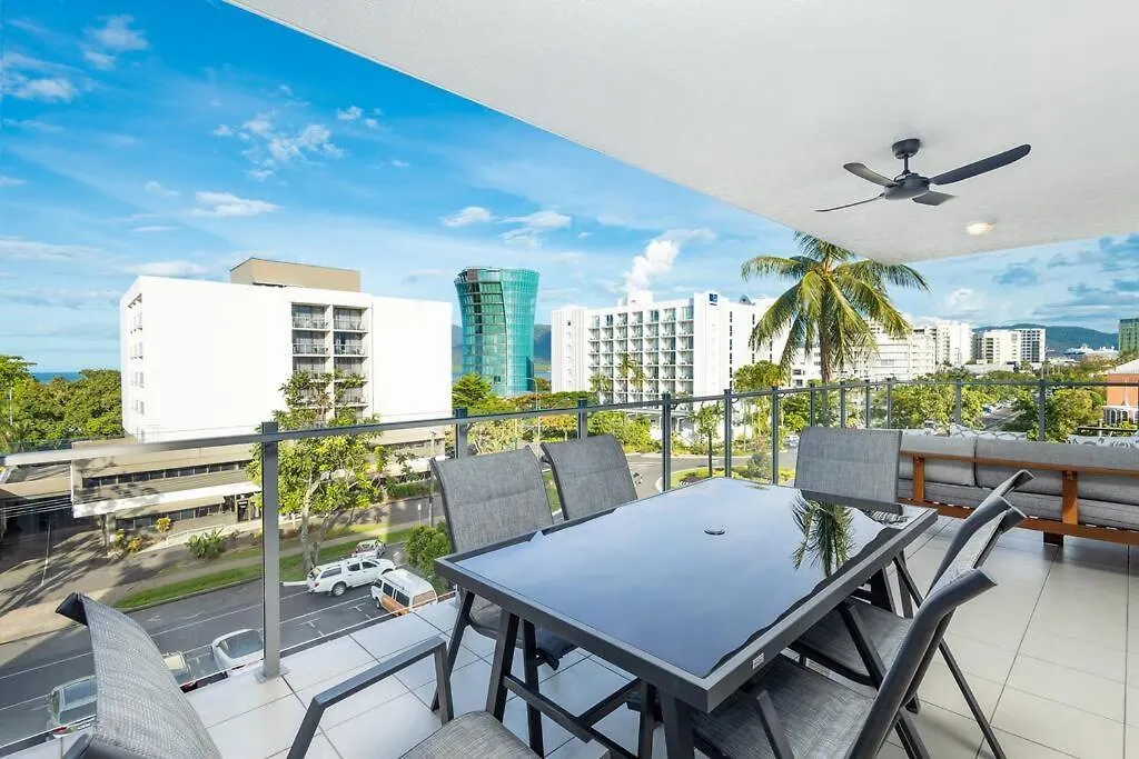 Panoramic Views 3Br Cairns City Apartment 0*,