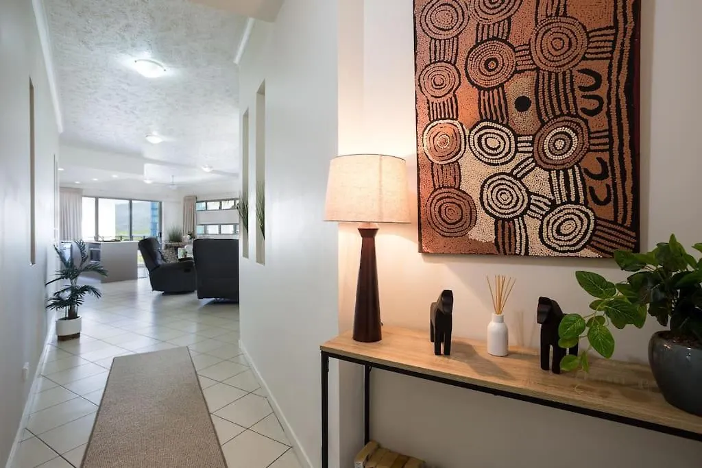 Panoramic Views 3Br Cairns City Apartment